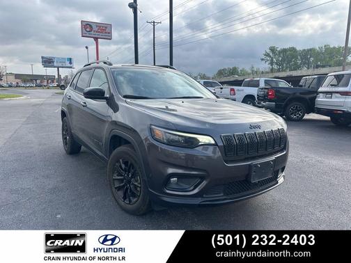 Granite Crystal Metallic Clearcoat 2023 Jeep Cherokee Altitude