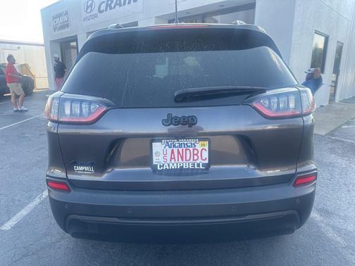Granite Crystal Metallic Clearcoat 2023 Jeep Cherokee Altitude