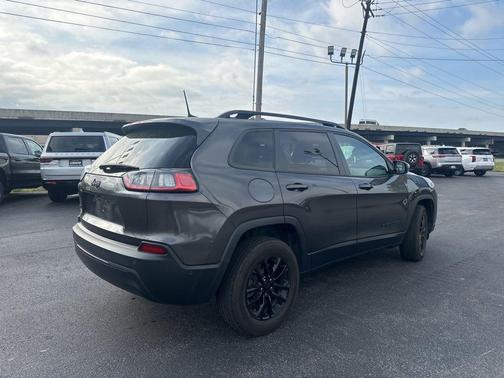 Granite Crystal Metallic Clearcoat 2023 Jeep Cherokee Altitude