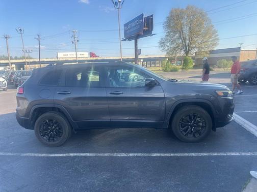 Granite Crystal Metallic Clearcoat 2023 Jeep Cherokee Altitude