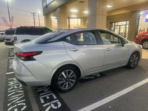 2023 Nissan Versa 1.6 SV