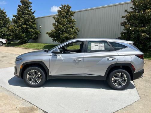 Shimmering Silver 2026 Hyundai TUCSON Hybrid Blue SE