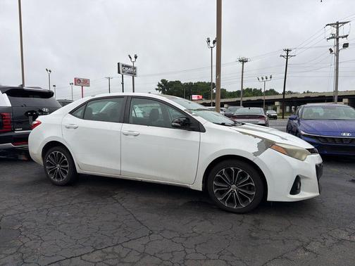 Super White 2015 Toyota Corolla S Plus