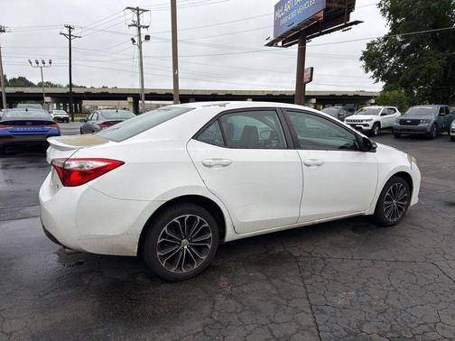Super White 2015 Toyota Corolla S Plus