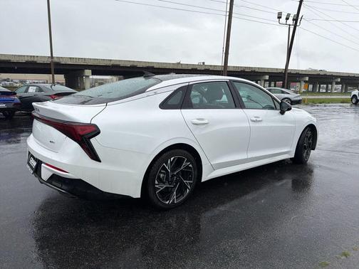Snow White Pearl 2025 Kia K5 GT-Line