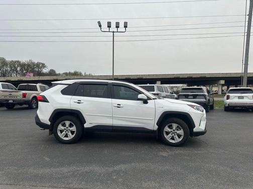 2021 Toyota RAV4 Hybrid XLE
