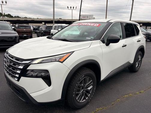 Glacier White 2024 Nissan Rogue S