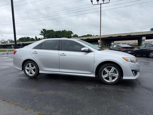 Classic Silver Metallic 2014 Toyota Camry SE
