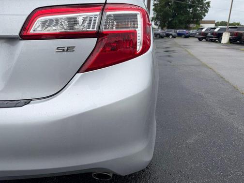 Classic Silver Metallic 2014 Toyota Camry SE