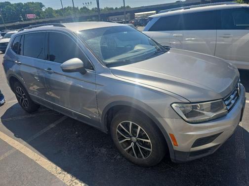 Platinum Gray Metallic 2021 Volkswagen Tiguan 2.0T SE