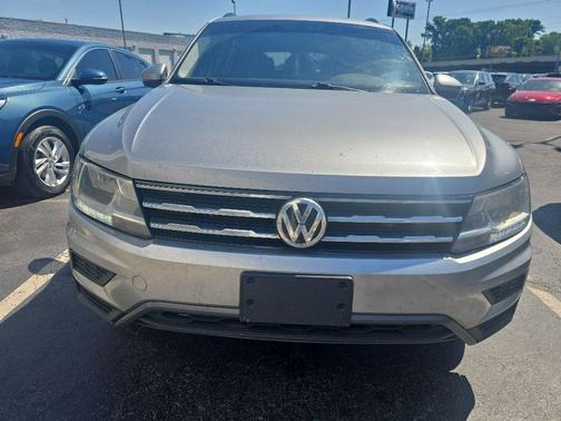 Platinum Gray Metallic 2021 Volkswagen Tiguan 2.0T SE