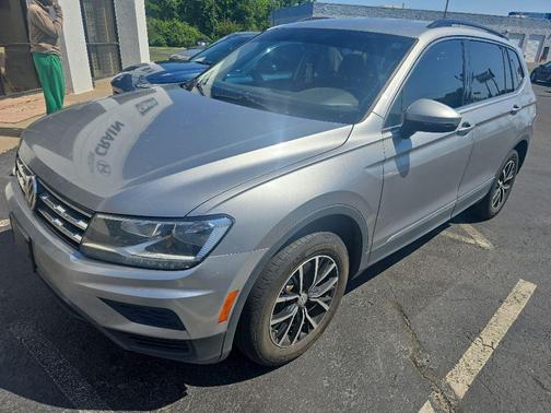 Platinum Gray Metallic 2021 Volkswagen Tiguan 2.0T SE