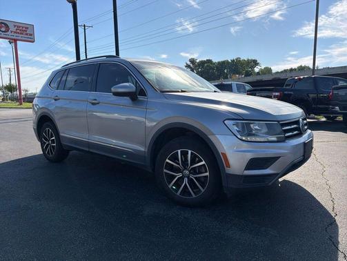 Platinum Gray Metallic 2021 Volkswagen Tiguan 2.0T SE