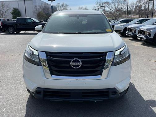 Glacier White 2022 Nissan Pathfinder SV 4WD