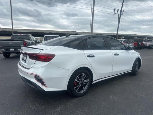 Snow White Pearl 2023 Kia Forte LXS