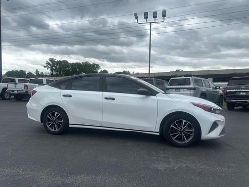 Snow White Pearl 2023 Kia Forte LXS