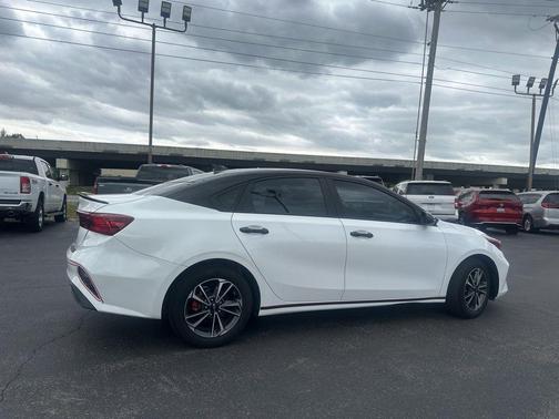 Snow White Pearl 2023 Kia Forte LXS