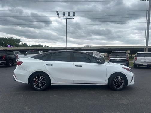 Snow White Pearl 2023 Kia Forte LXS