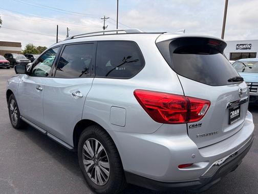 Brilliant Silver Metallic 2019 Nissan Pathfinder SL