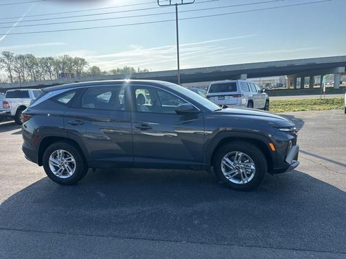 Ecotronic Gray 2025 Hyundai TUCSON SE