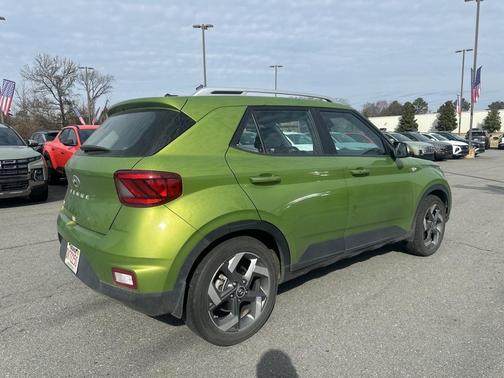 2024 Hyundai VENUE SEL