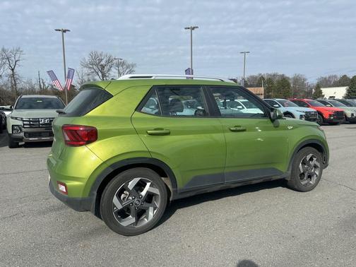 2024 Hyundai VENUE SEL