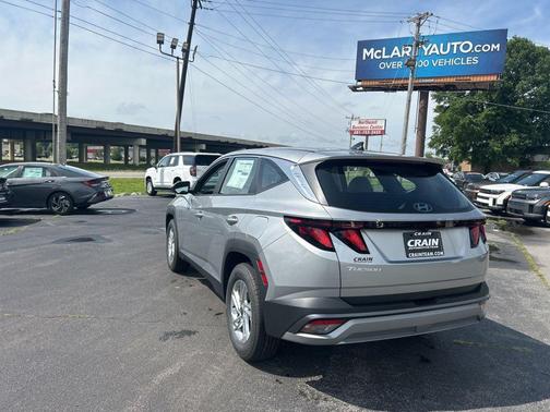 Shimmering Silver 2026 Hyundai TUCSON SE