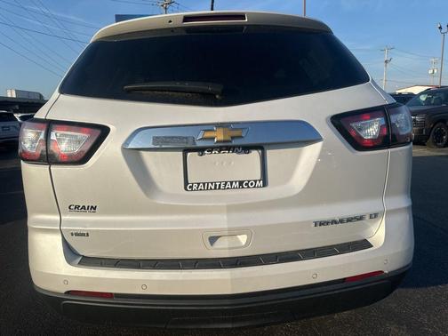 Iridescent Pearl Tricoat 2016 Chevrolet Traverse 1LT