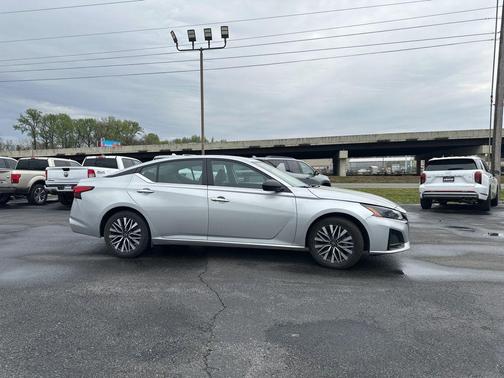 Brilliant Silver Metallic 2024 Nissan Altima 2.5 SV