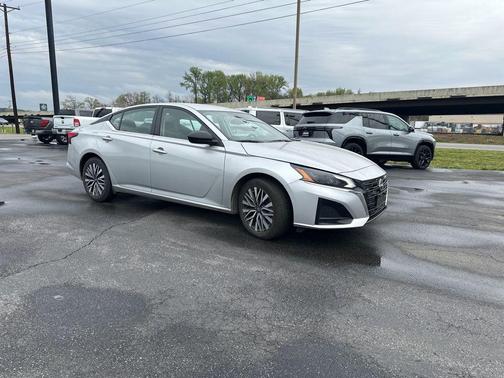 Brilliant Silver Metallic 2024 Nissan Altima 2.5 SV