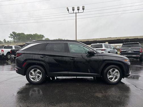 Black Pearl 2024 Hyundai TUCSON SEL
