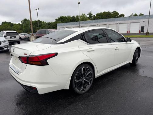 Pearl White Tricoat 2023 Nissan Altima SR FWD