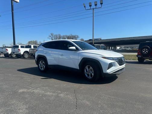 2022 Hyundai TUCSON SE