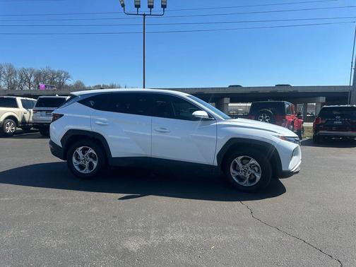 2022 Hyundai TUCSON SE