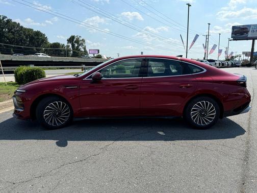 Ultimate red 2025 Hyundai SONATA Hybrid SE