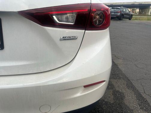 Snowflake White Pearl Mica 2016 Mazda Mazda3 i Sport