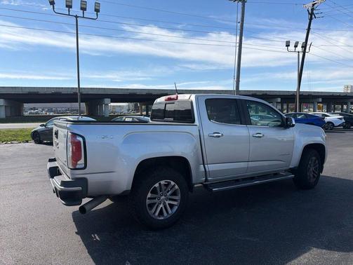 Quicksilver Metallic 2019 GMC Canyon SLT