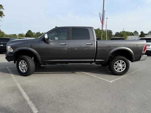 2017 RAM 2500 Laramie Crew Cab 4x4 6'4' Box
