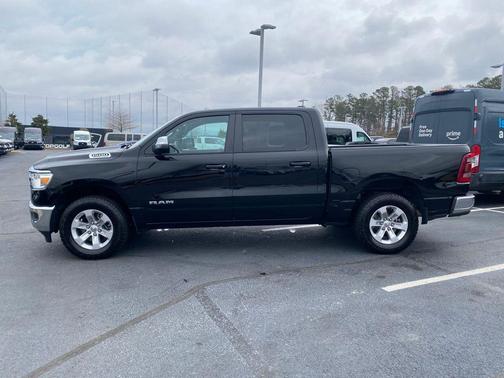 Diamond Black Crystal Pearlcoat 2024 RAM 1500 Laramie