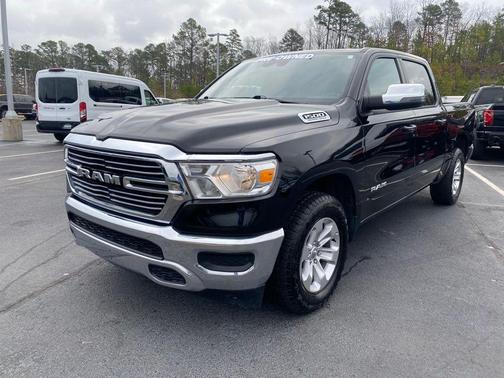 Diamond Black Crystal Pearlcoat 2024 RAM 1500 Laramie