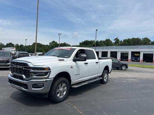 Bright White Clearcoat 2025 RAM 2500 Big Horn Crew Cab 4x4 6'4' Box