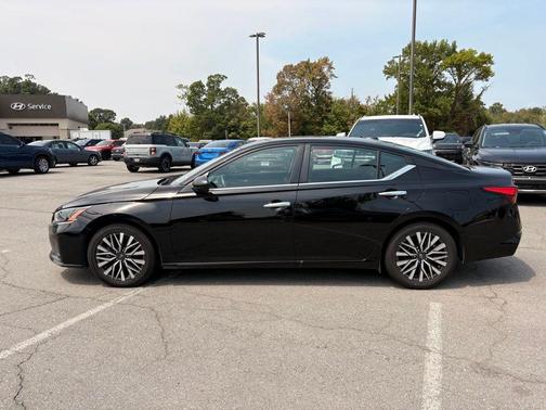 Super Black 2025 Nissan Altima SV