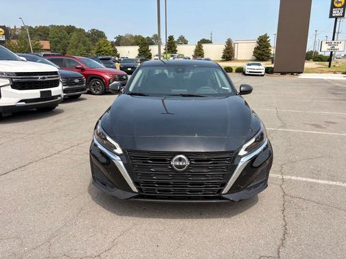 Super Black 2025 Nissan Altima SV