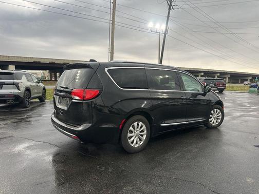 2018 Chrysler Pacifica Touring-L