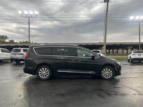 2018 Chrysler Pacifica Touring-L