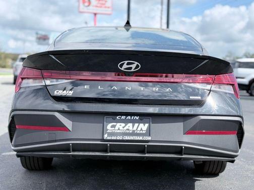 Black 2025 Hyundai ELANTRA HEV SEL Sport