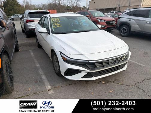 2025 Hyundai ELANTRA SE