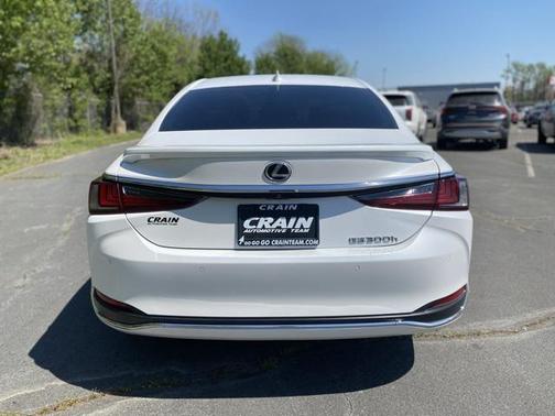 2023 Lexus ES 300h Base
