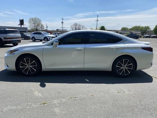 2023 Lexus ES 300h Base