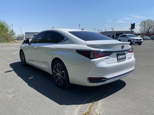 2023 Lexus ES 300h Base